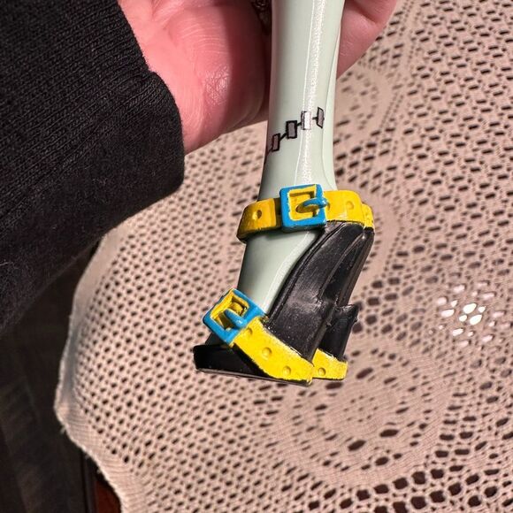 Monster High Frankie Stein Gloom Beach Doll Mattel - Picture 5 of 7